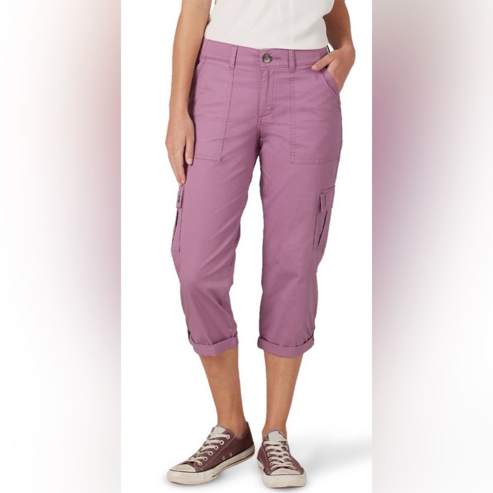 NWT Lee Women's Mid-Rise Pink Pansy Flex-To-Go Cargo Capris size 18